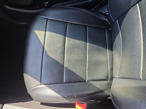 Used 2019 Ford Explorer XLT AWD/4WD image 25