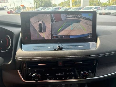 Used 2025 Nissan Rogue Platinum FWD image 27