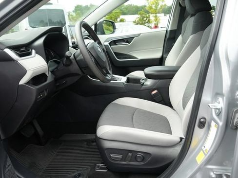 Used 2025 Toyota RAV4 XLE FWD image 20