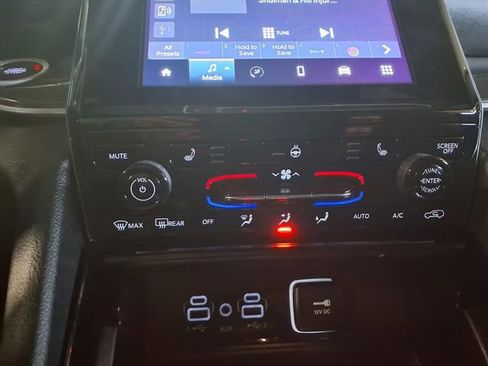 Used 2023 Jeep Grand Cherokee Altitude image 25