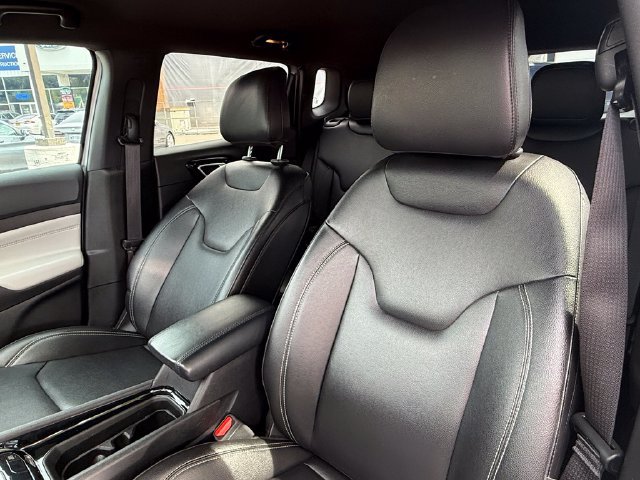 Used 2025 Jeep Compass Limited AWD/4WD image 23
