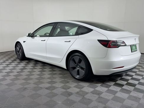 Used 2023 Tesla Model 3 Standard Range image 3
