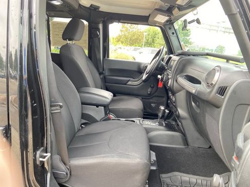Used 2018 Jeep Wrangler Unlimited Sport AWD/4WD image 16