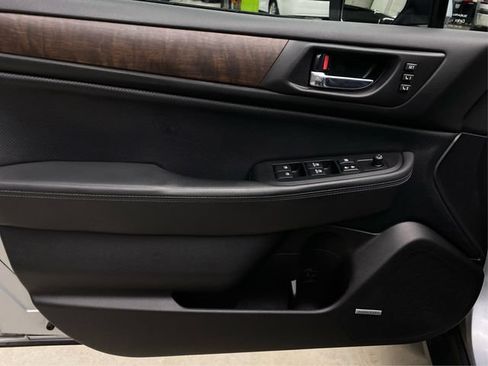 Used 2017 Subaru Outback 3.6R Limited AWD/4WD image 26