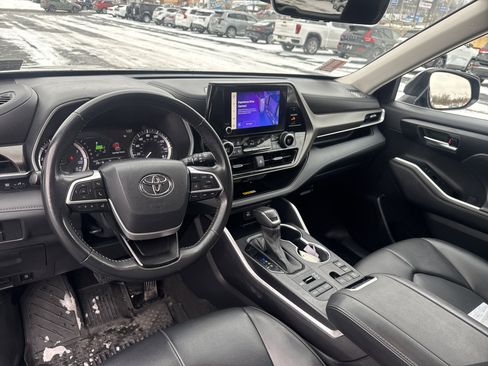 Used 2023 Toyota Highlander XLE image 15