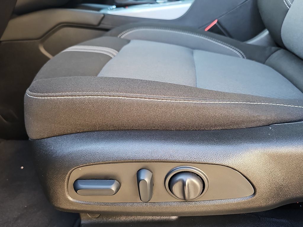 Used 2025 Chevrolet Blazer LT FWD image 26