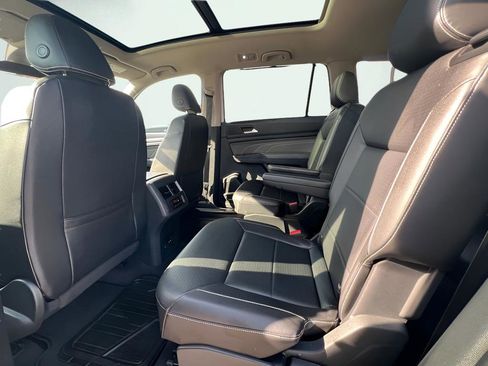 Used 2022 Volkswagen Atlas SEL R-Line AWD/4WD image 16