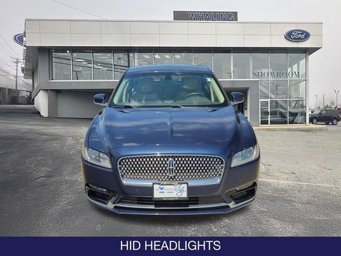 Used 2017 Lincoln Continental Select AWD/4WD image 2