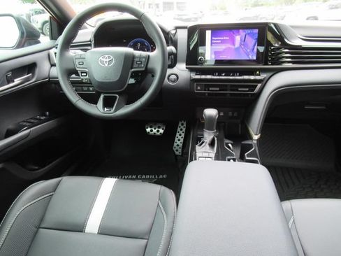 Used 2026 Toyota Camry Hybrid FWD image 12