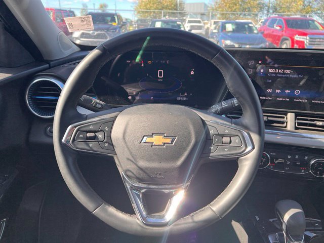 Used 2025 Chevrolet Trax LT w/ LT Convenience Package FWD image 13