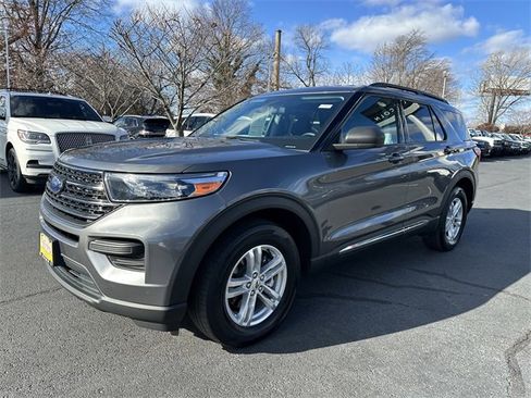 Certified 2022 Ford Explorer XLT image 9