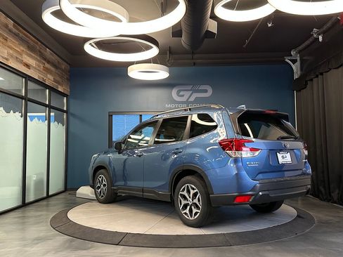 Used 2020 Subaru Forester Premium AWD/4WD image 5
