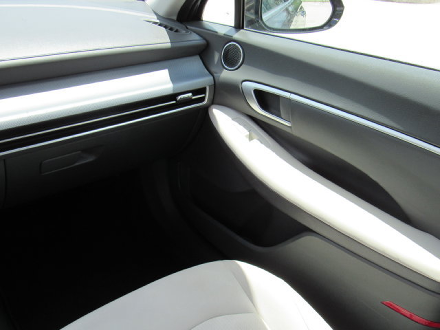 Used 2025 Hyundai Sonata SEL FWD image 17