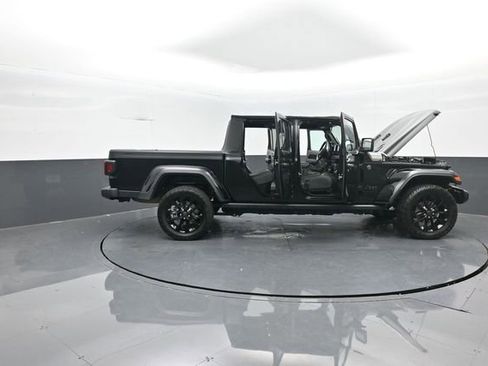 Used 2024 Jeep Gladiator Sport image 42