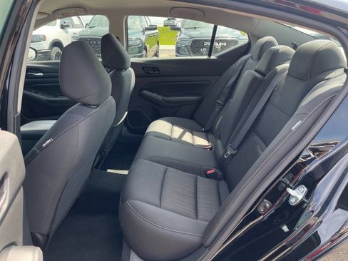 Used 2024 Nissan Altima 2.5 SV FWD image 14