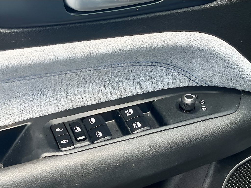 Used 2023 Jeep Compass Sport AWD/4WD image 17