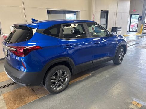 Used 2023 Kia Seltos LX AWD/4WD image 8