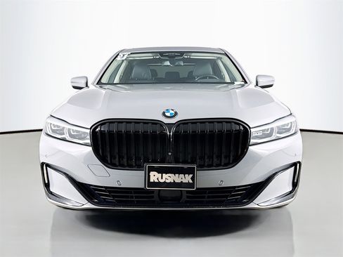 Used 2021 BMW 750i xDrive w/ Executive Package image 2