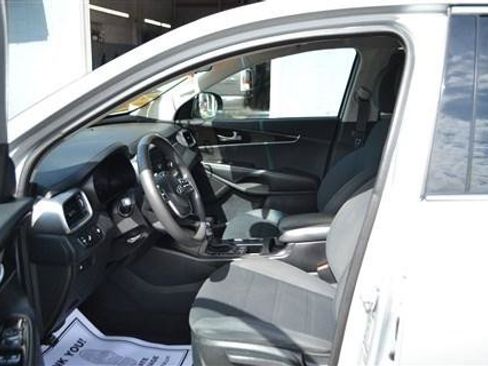 Used 2020 Kia Sorento LX AWD/4WD image 10