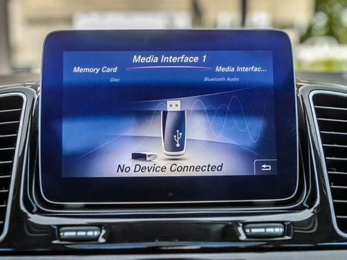 Used 2018 Mercedes-Benz GLS 550 4MATIC image 27