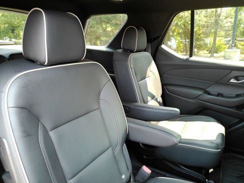 Certified 2023 Chevrolet Traverse Premier w/ Redline Edition AWD/4WD image 21