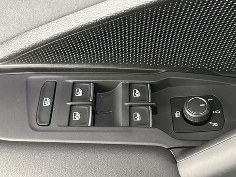 New 2026 Volkswagen Tiguan SE R-Line AWD/4WD image 17