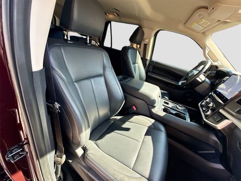 Used 2024 Ford Expedition XLT image 29