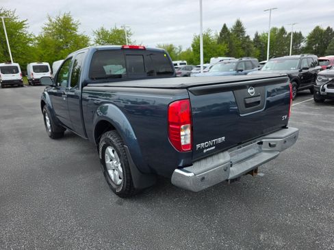 Used 2013 Nissan Frontier SV w/ SV Value Truck Pkg RWD image 3