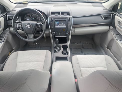 Used 2015 Toyota Camry LE image 9