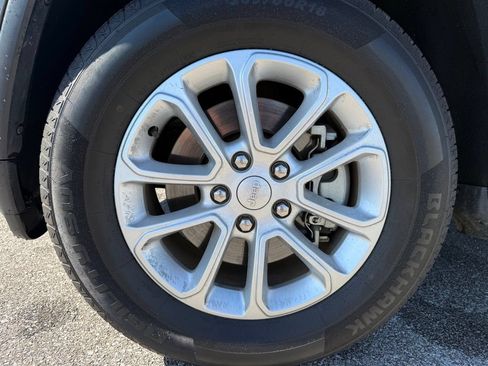 Used 2021 Jeep Grand Cherokee Laredo RWD image 22