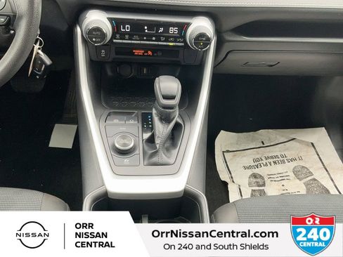 Used 2022 Toyota RAV4 LE AWD/4WD image 23