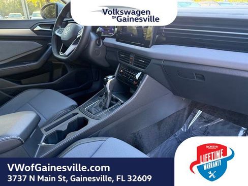 Used 2025 Volkswagen Jetta SE image 10