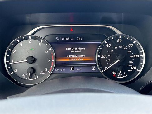 Used 2023 Nissan Titan SV image 12