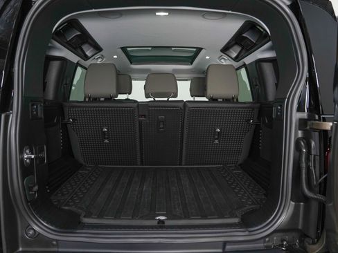 Used 2025 Land Rover Defender 110 X-Dynamic SE image 68