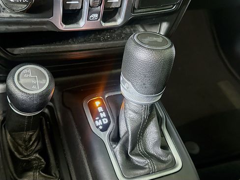 Used 2021 Jeep Wrangler Sport S image 24