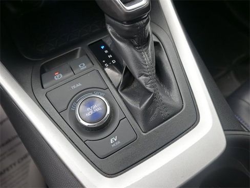 Used 2020 Toyota RAV4 XSE image 33