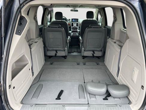 Used 2008 Chrysler Town & Country Touring image 22