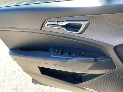 Used 2024 Kia Sportage LX image 16