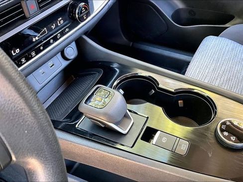 Used 2023 Nissan Rogue SV image 15