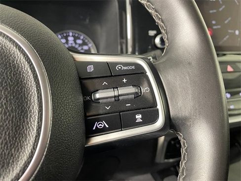 Used 2022 Kia Sorento SX image 9