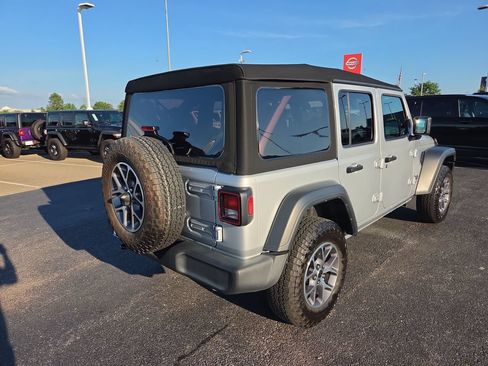Used 2024 Jeep Wrangler Unlimited Sport AWD/4WD image 7