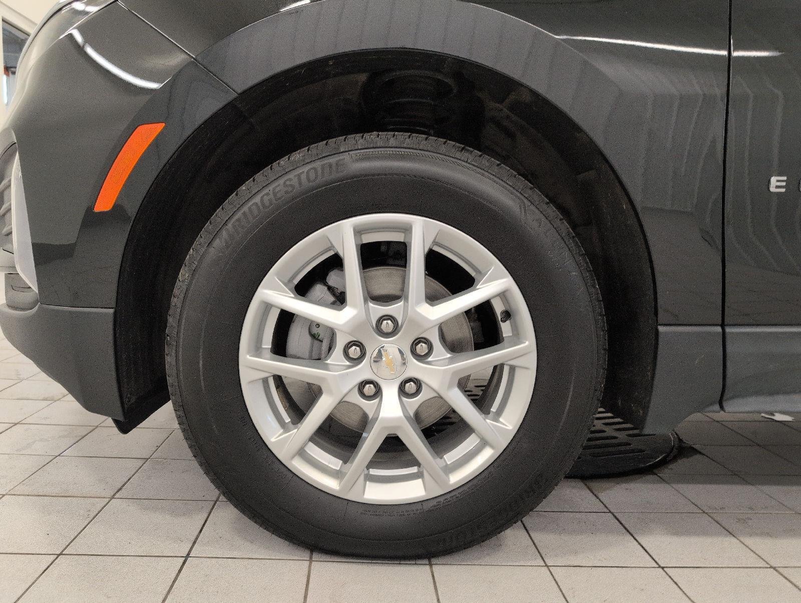 Used 2024 Chevrolet Equinox LT AWD/4WD image 3
