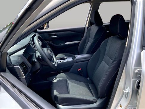 Used 2024 Nissan Rogue SV FWD image 8