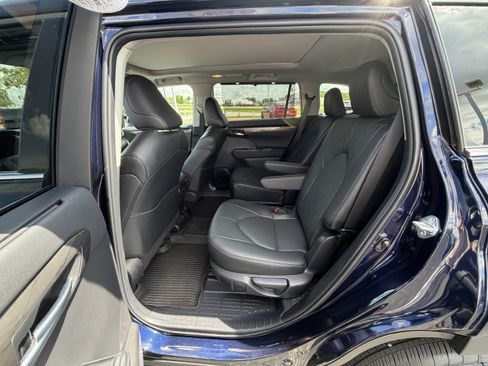 Used 2024 Toyota Highlander Platinum AWD/4WD image 20