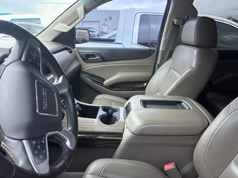 Used 2015 GMC Yukon XL SLT w/ Open Road Package AWD/4WD image 3