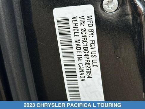 Used 2023 Chrysler Pacifica Touring-L FWD image 33