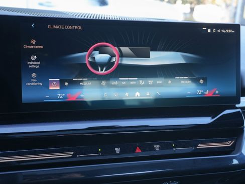 Certified 2025 BMW 530i xDrive w/ Premium Package image 26