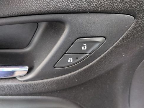 Used 2020 Chevrolet Equinox LT FWD image 17