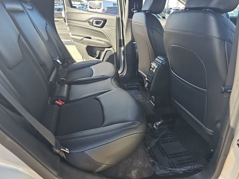 New 2026 Jeep Compass Latitude image 11