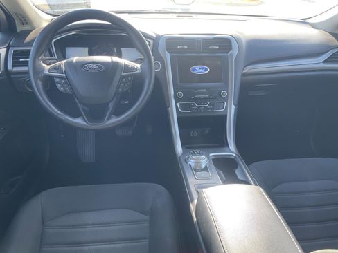 Used 2020 Ford Fusion SE image 7